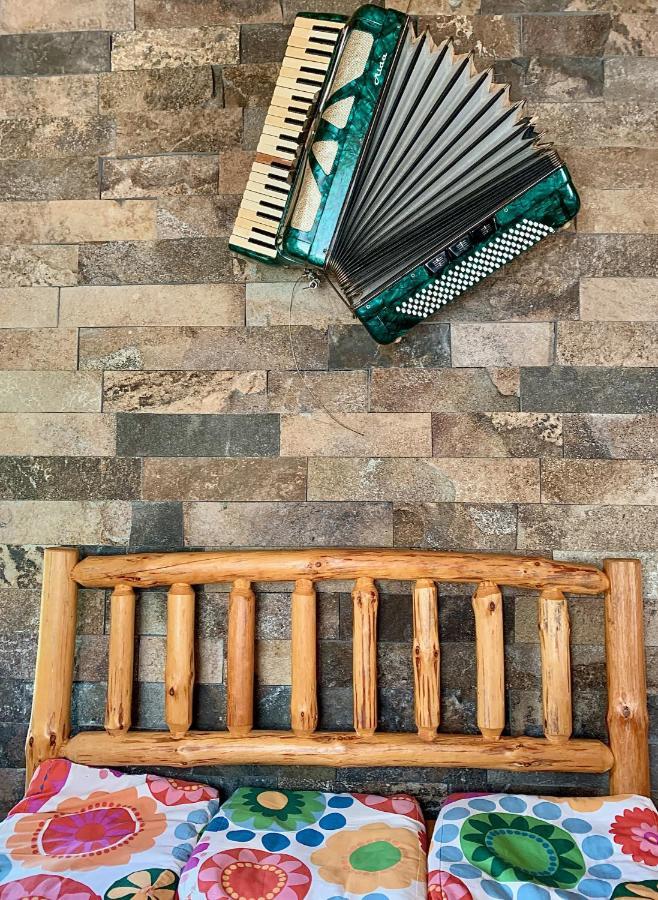 Chata Musica Malatiny Bagian luar foto